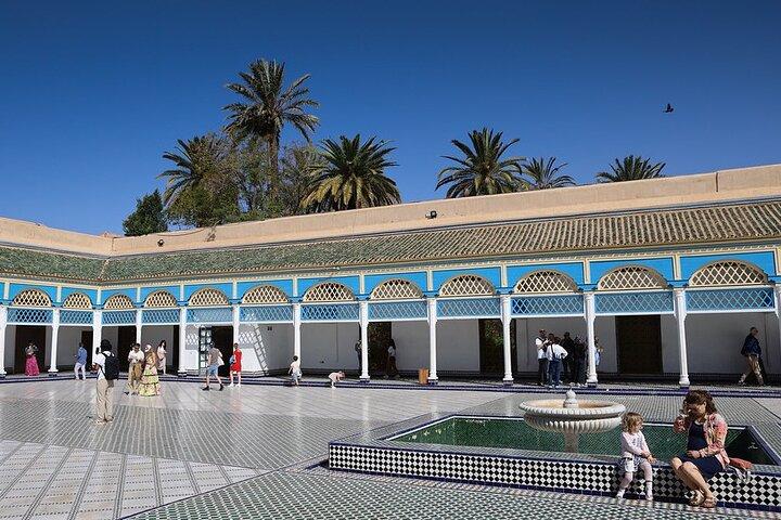 Marrakech: Bahia Palace, Saadian Tombs & Medina