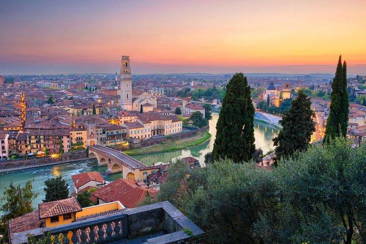 Verona Private Walking Tour com um local