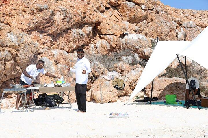 Volledige dag Dimaniyat Island Experience met strandbarbecue