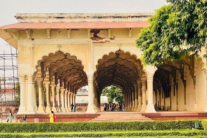 Agra : Sunrise Taj Mahal Tour sin colas con complementos opcionales