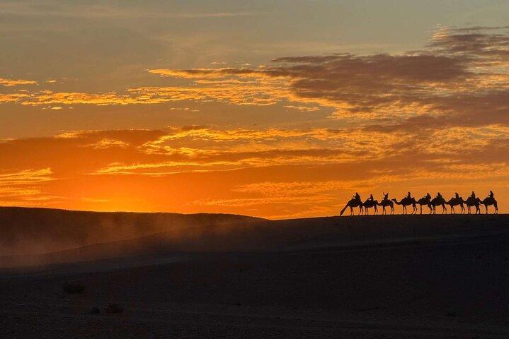 Marrakech: Sunset Agafay Desert com passeio de camelo e show de jantar