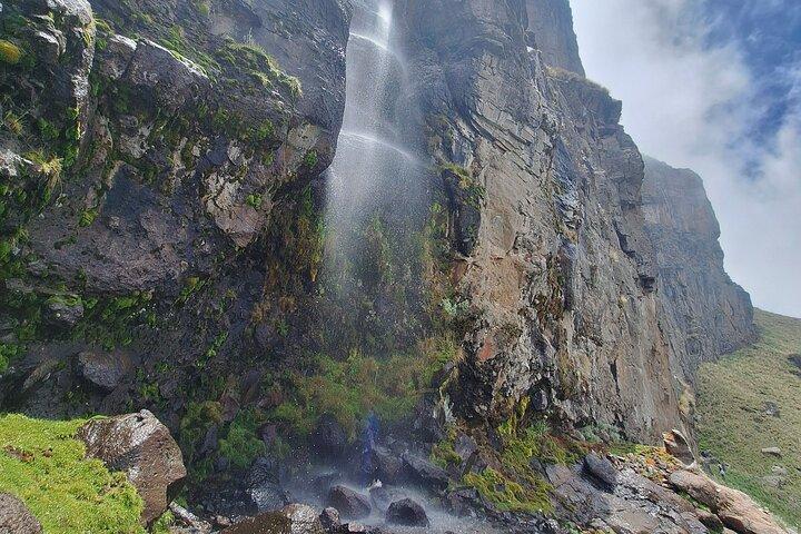 Mexico City: Iztaccíhuatl & Mipulco Waterfalls Trekking Tour