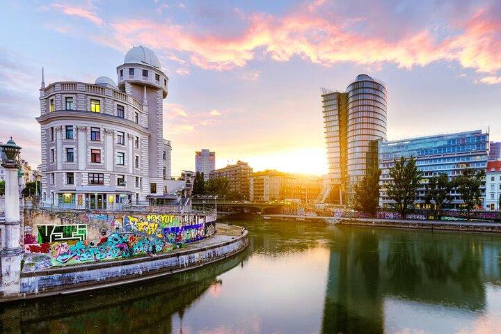 Abendkreuzfahrt auf Donau & Kanal mit optionalem Abendessen
