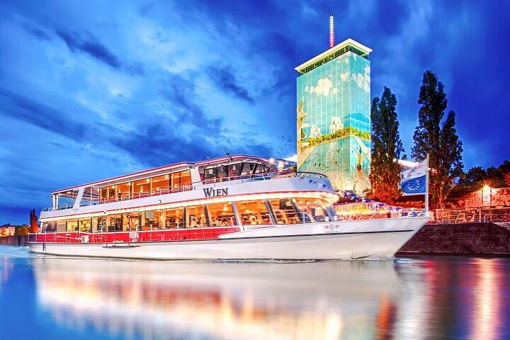 Abendkreuzfahrt auf Donau & Kanal mit optionalem Abendessen