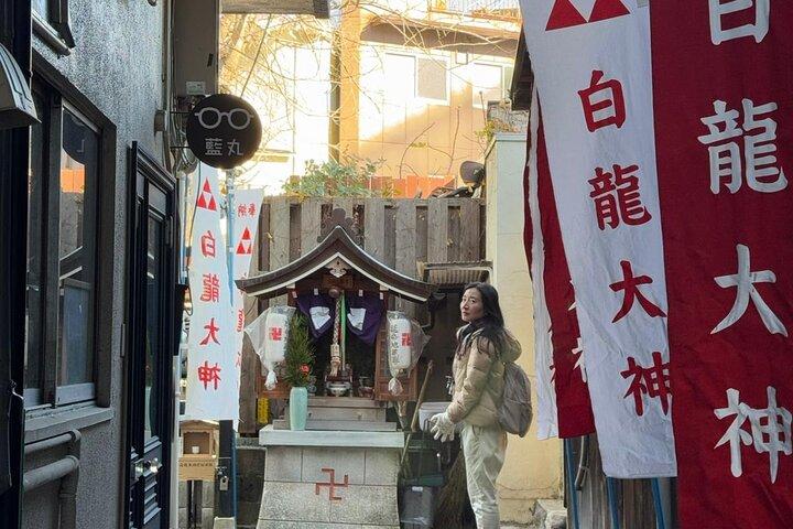 Osaka Hidden Gems Walking Tour – Local Japanese Experinced Guide