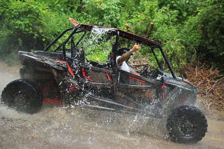 プエルトバジャルタでのRZRまたはATVツアー(テキーラと天然プール付き)。