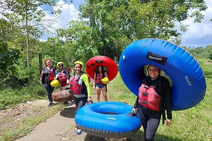 Tubing sul fiume selvaggio