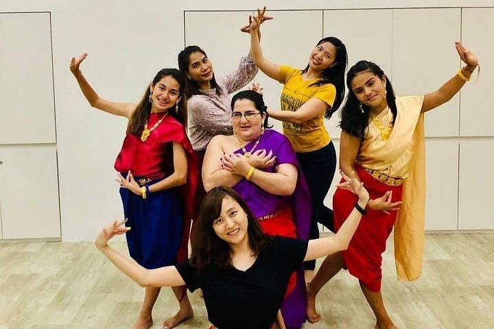 Bangkok Authentic Thai Dance Class at Thai Glam Studio