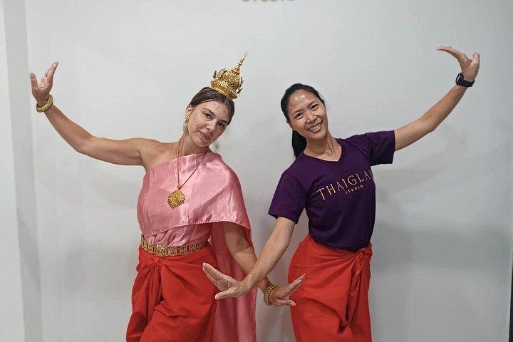 Bangkok Authentic Thai Dance Class at Thai Glam Studio
