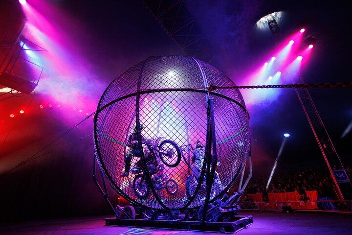 Phuket Circus – Rueda de la Muerte Impresionante espectáculo de acrobacias