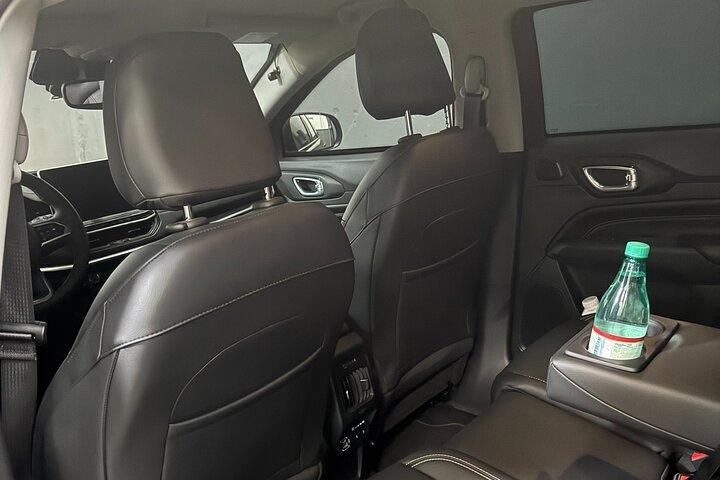 Transporte privado de aeroporto com veículo de luxo e blindado