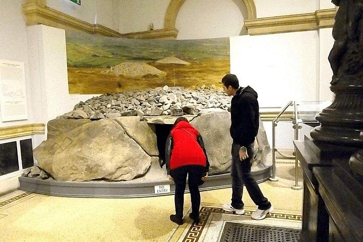 Dublin : ケルズの書。 国立博物館。 VIPヘリテージシティツアー。
