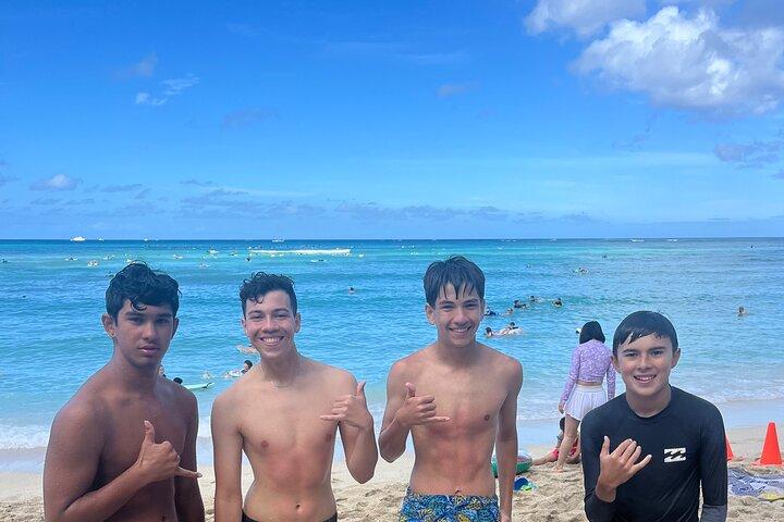 Surfunterricht in Waikiki mit lokalen FEUERWEHRLEUTEN