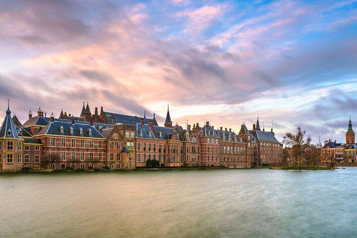 The Hague Private Walking Tour com um local