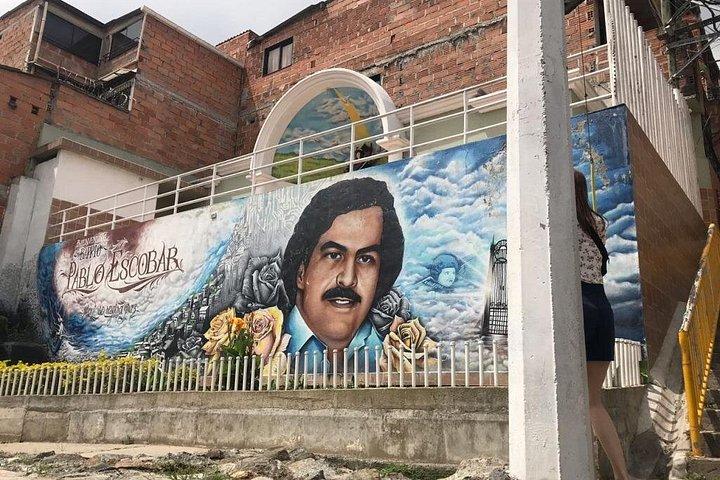 Medellín : プライベートパブロエスコバルツアー（送迎付き）