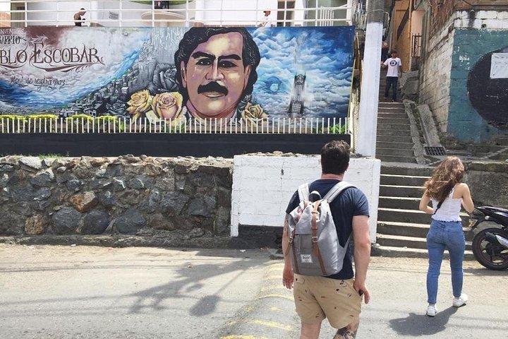 Medellín : プライベートパブロエスコバルツアー（送迎付き）