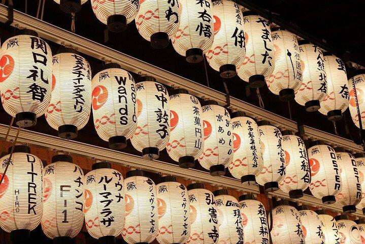 京都祇園ナイトツアー：芸妓街と隠れた名所を巡る