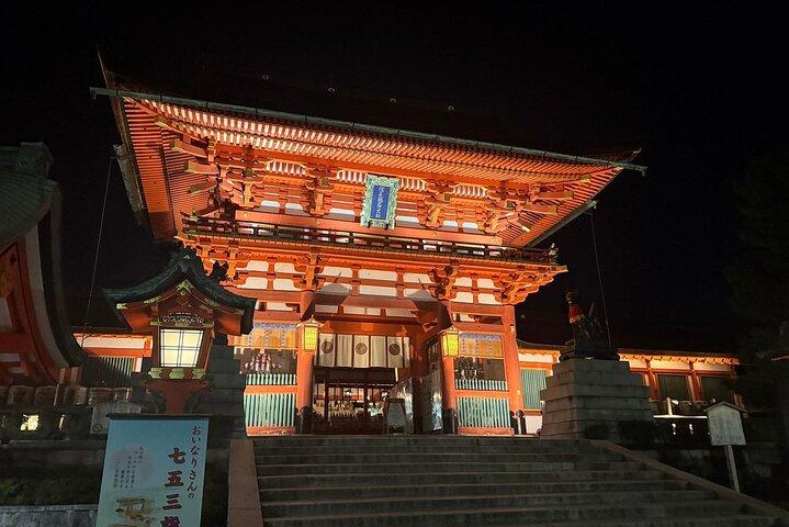 京都祇園ナイトツアー：芸妓街と隠れた名所を巡る