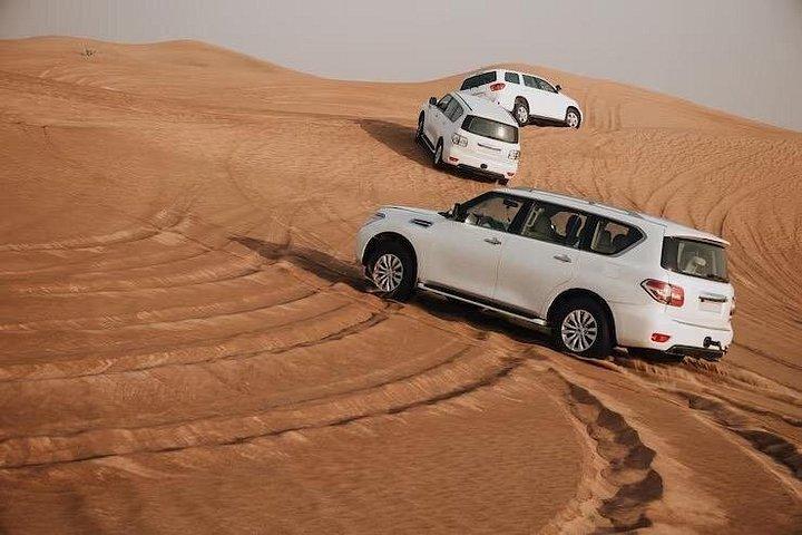 Vip Sunset Evening Safari Dubai : キャメルライド、ショー＆BBQディナー