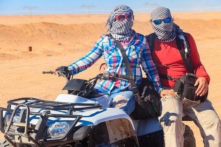 Vip Sunset Evening Safari Dubai : キャメルライド、ショー＆BBQディナー