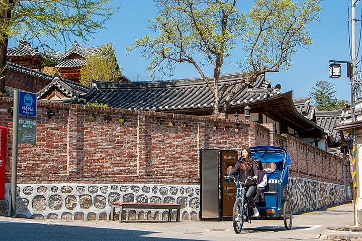 Seoul Bukchon Heritage Tour with Pedicab and Workshop
