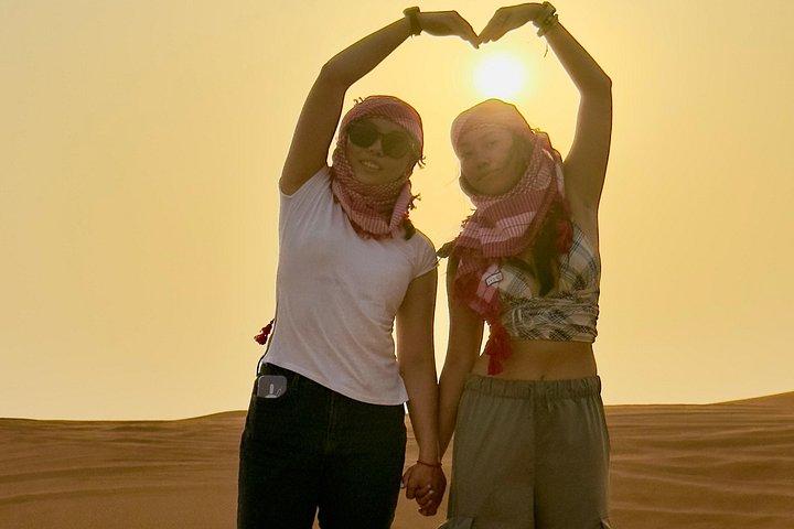 Vip Sunset Evening Safari Dubai : キャメルライド、ショー＆BBQディナー