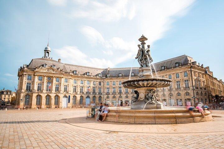 Bordeaux Private Walking Tour com um local