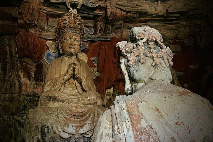 Anmeldelse af Echoes of Enlightenment: A Day at Dazu Rock Carvings