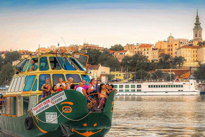 Crucero al atardecer en Belgrado con una tripulación amable