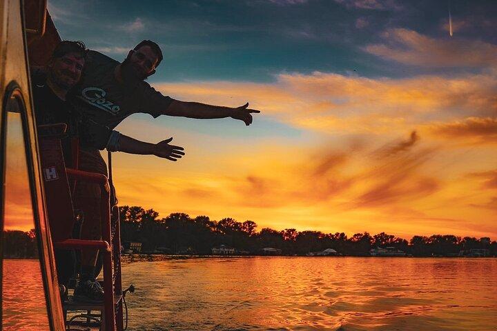 Crucero al atardecer en Belgrado con una tripulación amable