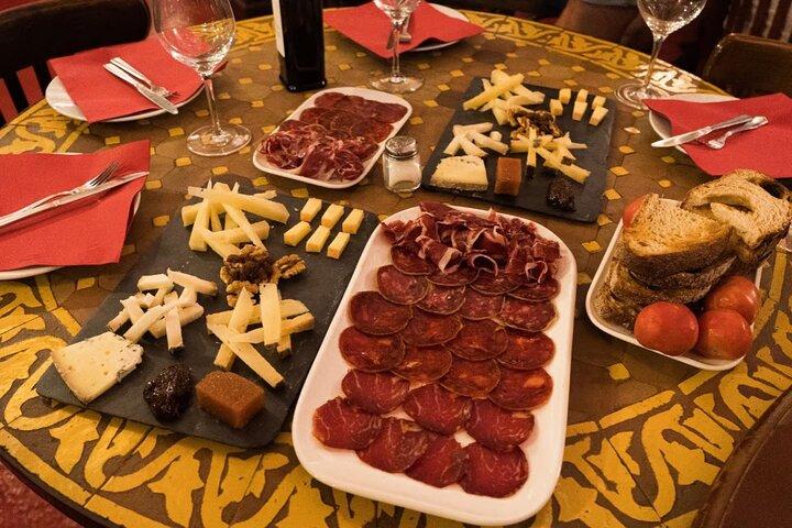 Taste of Barcelona Tapas gourmet e vino nel quartiere gotico