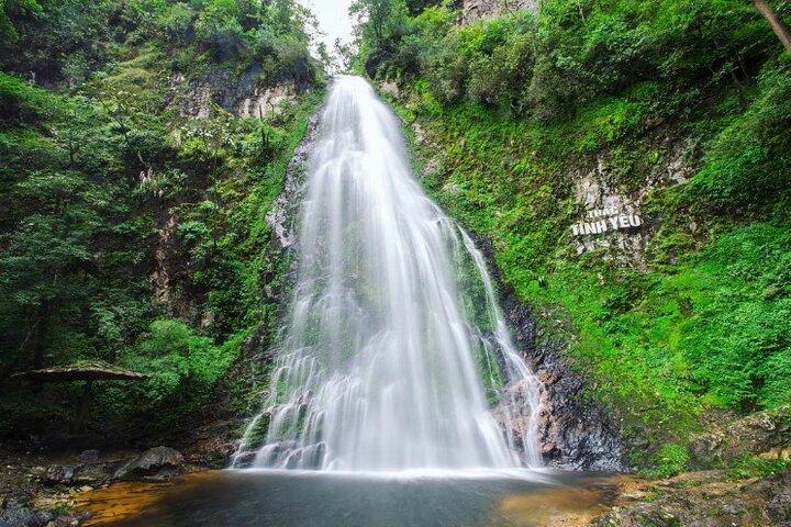 Private Guided Tour to Sa Pa Waterfall and Village