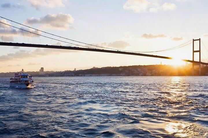 Istanbul Bosporen solnedgång kryssning (guidad)