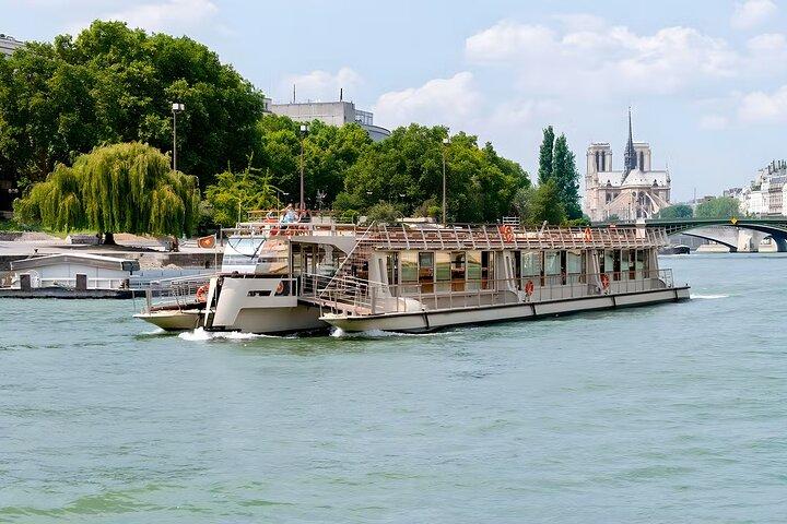Seine River 1-Hour Sightseeing Cruise from the Eiffel Tower