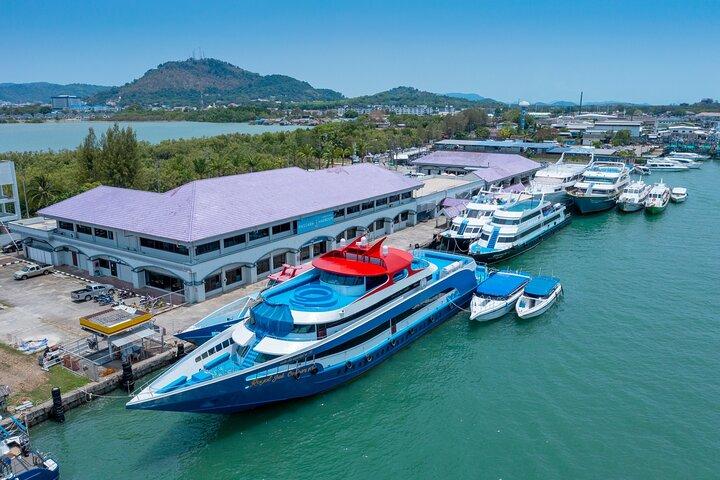 Phuket para Phi Phi Ferry ida e volta transferência com relaxamento na praia