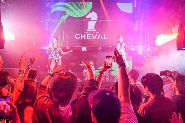 Osaka Dotonbori : CHEVAL Nachtclub Ticket & Drankjes (alleen in het buitenland)