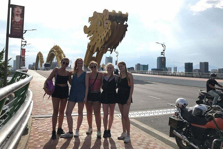 Dragon Bridge, Night Market & River Cruise: Privat tur til Da Nang