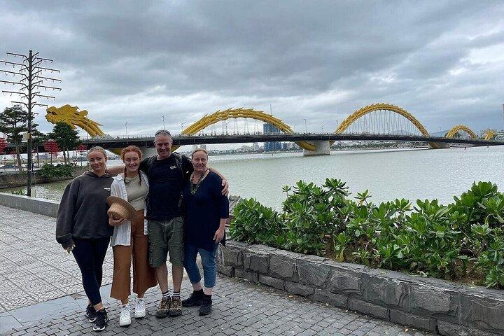 Dragon Bridge, Night Market & River Cruise: Privat tur til Da Nang