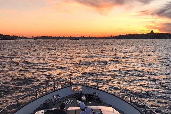 Private Yacht Bosphorus Cruise (2 Hours) - Istanbul Luxury Yacht