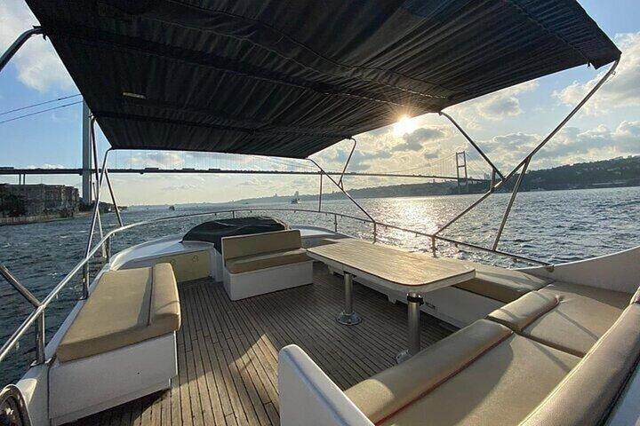Private Yacht Bosphorus Cruise (2 Hours) - Istanbul Luxury Yacht