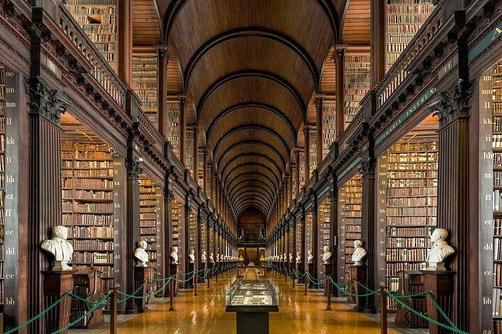 Dublin : ケルズの書。 国立博物館。 VIPヘリテージシティツアー。