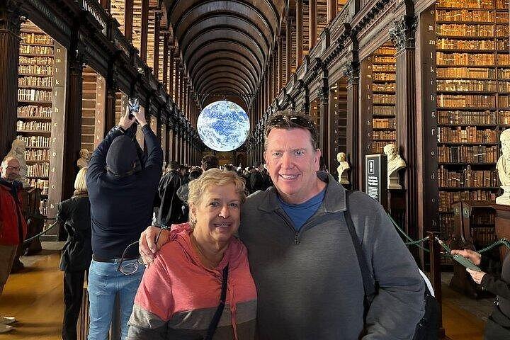 Dublin : ケルズの書。 国立博物館。 VIPヘリテージシティツアー。