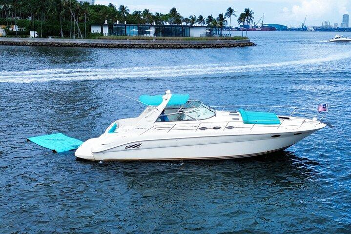 45ft + KOSTENLOSE STUNDE Miami Yacht Vermietung 3 bis 6 Stunden 13 Personen