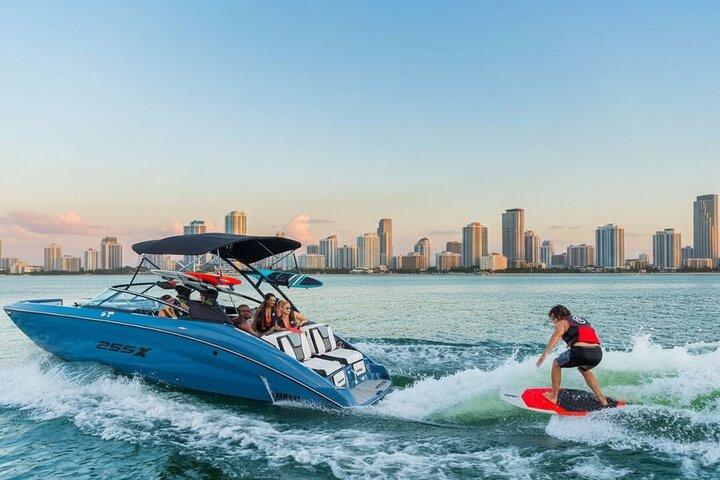 Wakeboarding en Miami 3 a 6 horas Alquiler de barcos en Miami