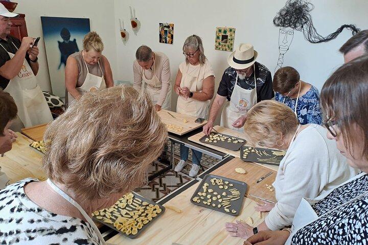 Bari Old Town Tour with Orecchiette and Dessert Class