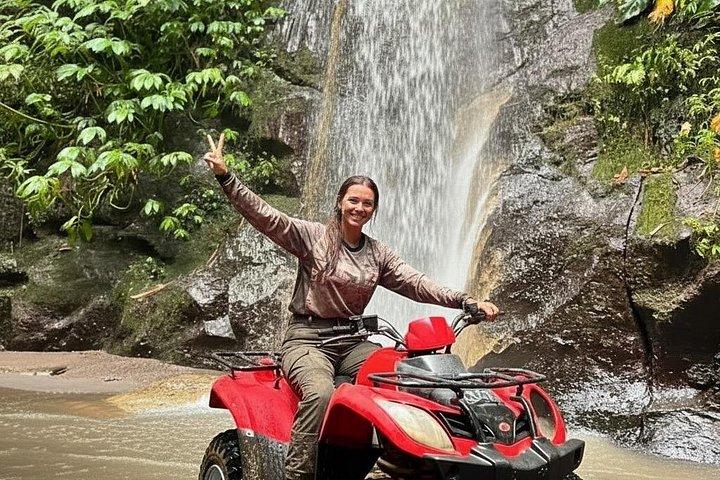 Ubud ATV Adventure : Giungla, Cascate, Piste di fango