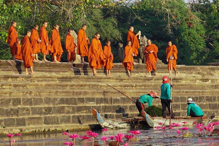 Angkor Wat and Angkor Thom Private Half Day Tour