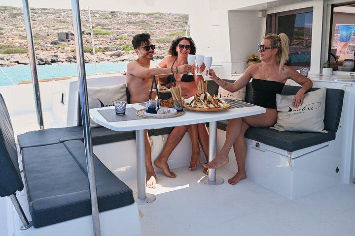 Heraklion : Dia Crociera in catamarano Mediterranea Pasto e divertimento acquatico