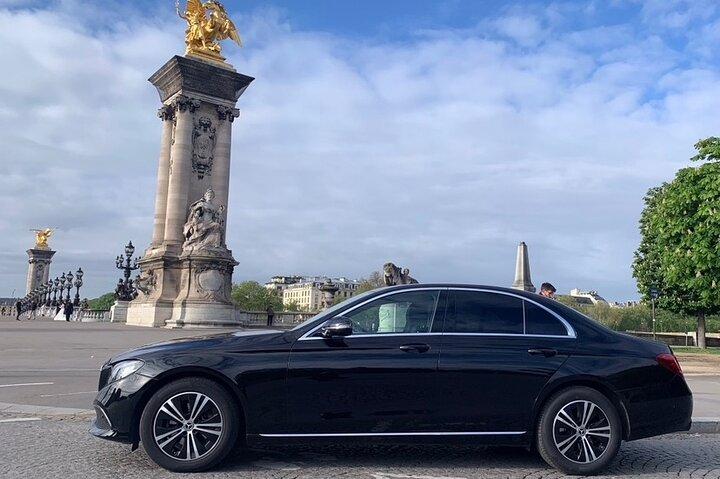 Expérience Moulin Rouge avec chauffeur privé et billets de spectacle