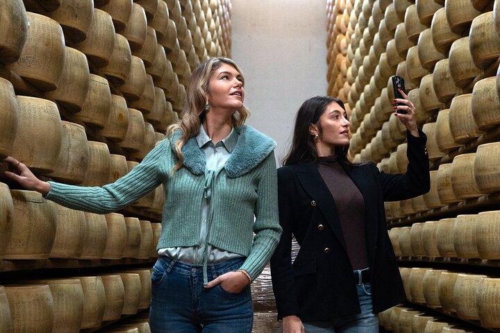 Private Tagestour und Mittagessen: Parmesan-, Wein- und Essigverkostung